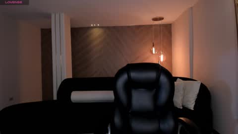 Snapshot of martinnabonnet chatting on December 2024 10:29:02 AM Martinna Bonnet online show from December 2024 10:29:02 AM