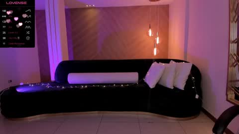 Snapshot of martinnabonnet chatting on December 2024 01:32:02 PM Martinna Bonnet online show from December 2024 01:32:02 PM