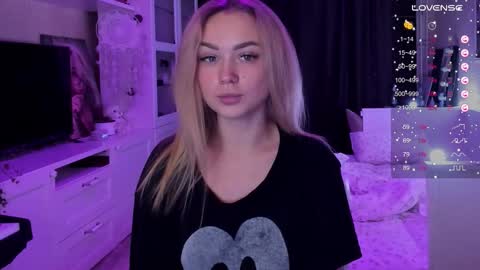 Snapshot of mary_romance chatting on October 2025 09:45:02 PM Mary online show from October 2025 09:45:02 PM