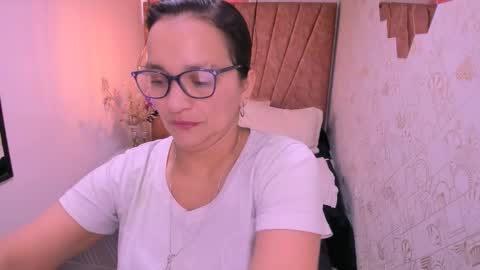 Marylin online show from October 2025 07:53:01 PM