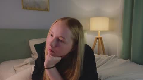 Snapshot of marylouiselidbom chatting on December 2025 01:47:02 AM Laura online show from December 2025 01:47:02 AM