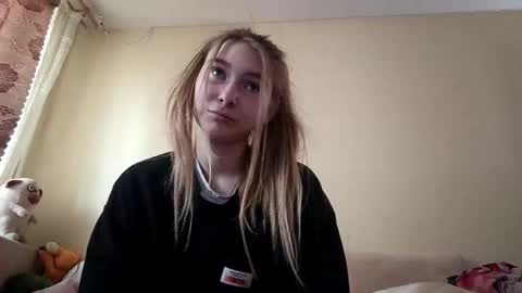 Hi My name is Elina Im 18 years old. online show from October 2025 06:08:02 AM