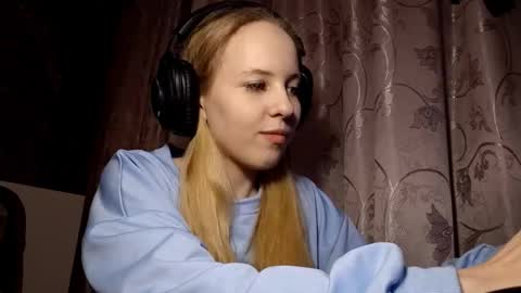 Alisa online show from November 2025 03:58:02 PM