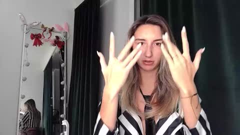 marywayne11 online show from January 2026 05:18:02 PM