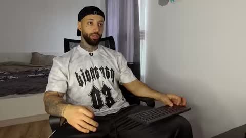 masculineguy69 online show from November 2025 10:32:02 AM