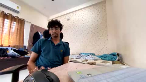 maskboyz2003 online show from October 2025 03:58:02 AM