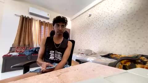 maskboyz2003 online show from November 2025 05:40:01 AM