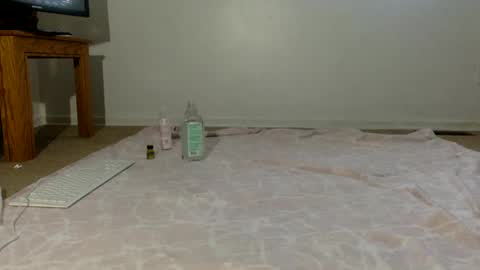 Snapshot of masked_femboy_stella chatting on September 2025 09:30:01 PM Masked Femboy online show from September 2025 09:30:01 PM