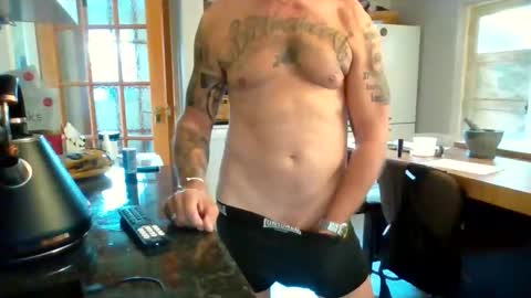 Snapshot of masked_masturbation_couple chatting on September 2025 02:42:01 PM Masked Masturbation Couple online show from September 2025 02:42:01 PM