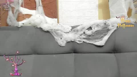 Scarlet  online show from October 2025 07:47:02 PM