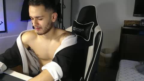 Snapshot of massimo_jiovano chatting on November 2025 03:12:01 PM massimo online show from November 2025 03:12:01 PM