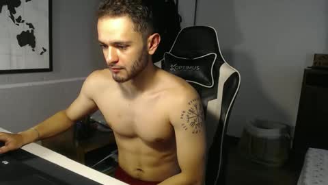 Snapshot of massimo_jiovano chatting on November 2025 04:12:02 PM massimo online show from November 2025 04:12:02 PM