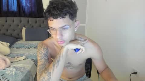 master_boy28 online show from October 2025 01:37:01 PM