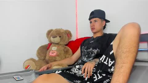 mateo_escobar online show from October 2025 08:25:01 PM