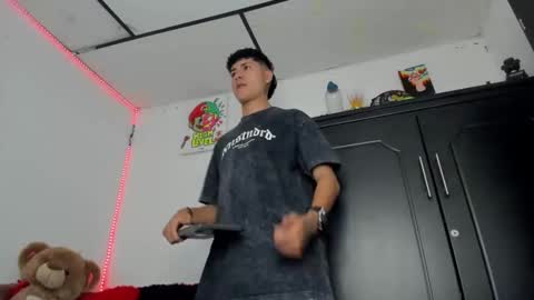 mateo_escobar online show from November 2025 08:11:02 PM