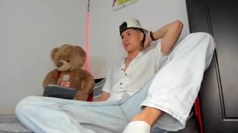 mateo_escobar online show from November 2025 11:25:01 PM