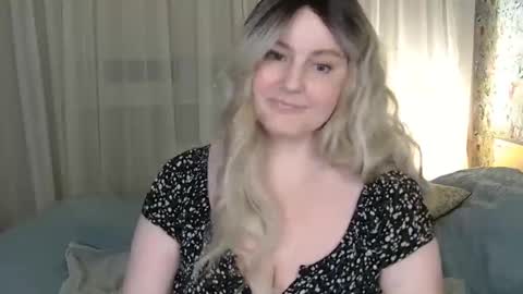 Snapshot of mathilde_solveig chatting on January 2025 10:52:02 PM mathilde_solveig online show from January 2025 10:52:02 PM