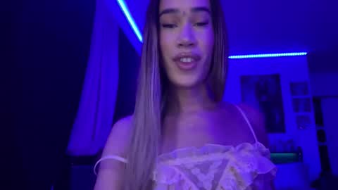 MOLLY MILLS online show from June 2026 01:52:01 AM