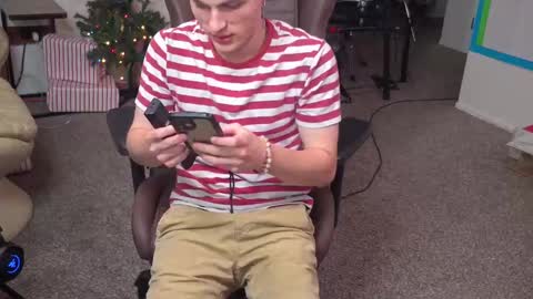 Snapshot of mattcashxxx chatting on December 2024 02:02:01 AM Matt Cash online show from December 2024 02:02:01 AM