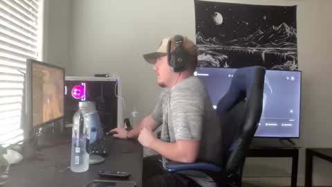 Snapshot of mattdawg13 chatting on March 2026 09:54:02 PM MattDawg13 online show from March 2026 09:54:02 PM