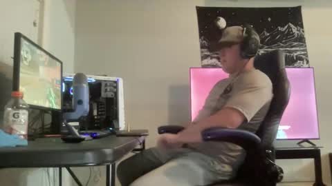 Snapshot of mattdawg13 chatting on May 2026 03:34:01 AM MattDawg13 online show from May 2026 03:34:01 AM