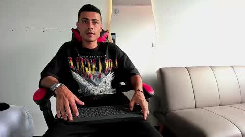 Matthew online show from December 2025 07:43:01 PM