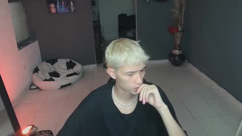 mattias     online show from March 2025 04:51:02 PM