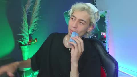 mattias     online show from October 2025 04:11:01 AM