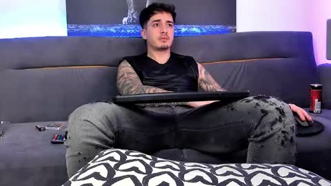 Snapshot of mattytwink69 chatting on December 2024 08:28:02 AM Matt online show from December 2024 08:28:02 AM