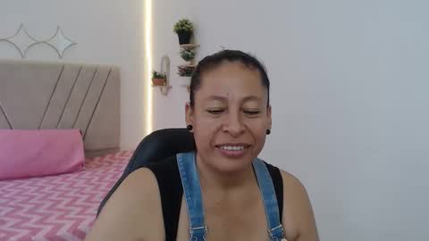 Snapshot of mature_martina_ chatting on April 2026 08:39:02 PM Martina online show from April 2026 08:39:02 PM