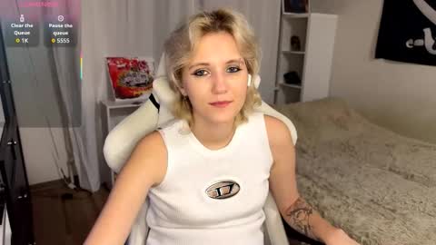 Snapshot of maudhendry chatting on September 2025 05:46:02 PM Mia online show from September 2025 05:46:02 PM