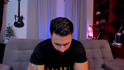 Snapshot of max_dic1 chatting on December 2024 10:36:01 PM max D. online show from December 2024 10:36:01 PM