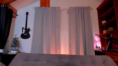 Snapshot of max_dic1 chatting on December 2024 01:40:01 AM max D. online show from December 2024 01:40:01 AM