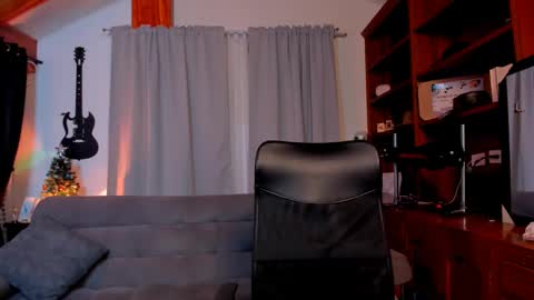 Snapshot of max_dic1 chatting on December 2024 09:58:01 PM max D. online show from December 2024 09:58:01 PM