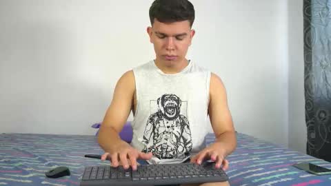 Max online show from December 2025 05:53:02 PM