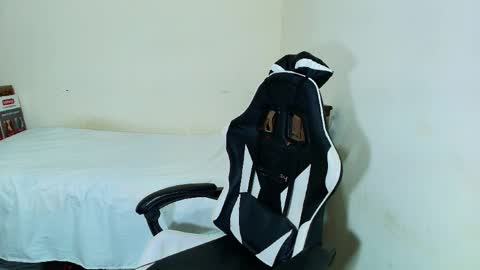 max_love25 online show from November 2025 08:43:01 PM