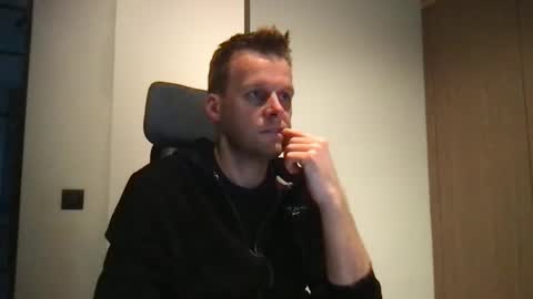 Snapshot of max_straight_1 chatting on December 2024 07:43:01 AM Max take off clothes online show from December 2024 07:43:01 AM