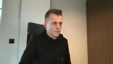 Snapshot of max_straight_1 chatting on December 2024 01:07:02 PM Max take off clothes online show from December 2024 01:07:02 PM