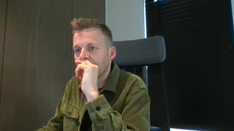 Snapshot of max_straight_1 chatting on January 2025 12:09:01 PM Max take off clothes online show from January 2025 12:09:01 PM