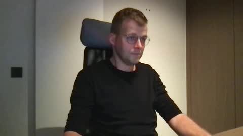 Snapshot of max_straight_1 chatting on February 2025 06:58:02 PM Max take off clothes online show from February 2025 06:58:02 PM