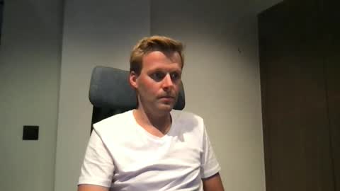 Snapshot of max_straight_1 chatting on September 2025 06:08:02 PM Max take off clothes online show from September 2025 06:08:02 PM