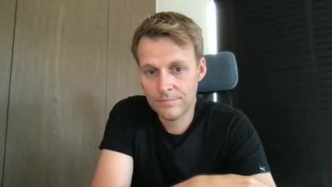 Snapshot of max_straight_1 chatting on September 2025 08:04:01 AM Max take off clothes online show from September 2025 08:04:01 AM