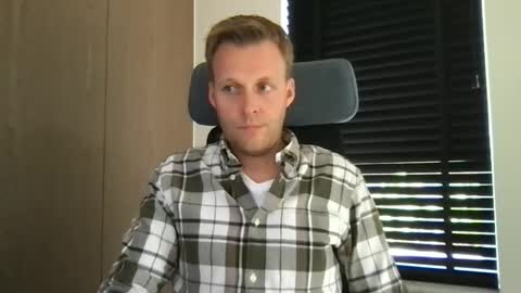 Snapshot of max_straight_1 chatting on September 2025 11:59:02 AM Max take off clothes online show from September 2025 11:59:02 AM