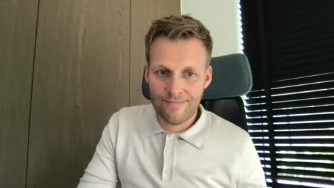 Snapshot of max_straight_1 chatting on October 2025 10:55:01 AM Max take off clothes online show from October 2025 10:55:01 AM