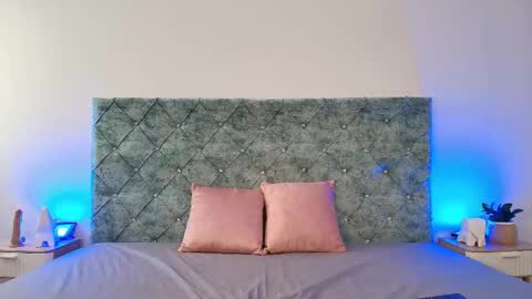 M A X F R O S T   online show from December 2025 07:10:01 PM