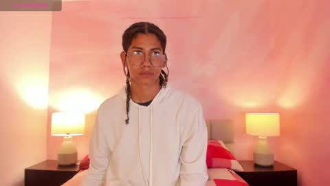 maxim online show from November 2025 03:12:01 AM