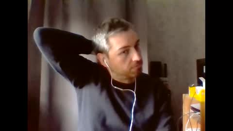 Snapshot of maximefrxx chatting on January 2026 01:04:01 PM Maxime online show from January 2026 01:04:01 PM