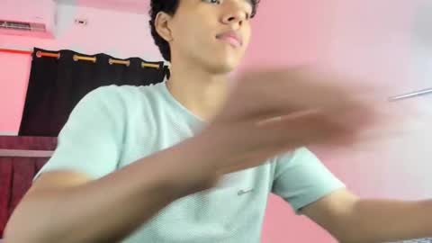 Maximiliano online show from November 2025 07:24:02 PM