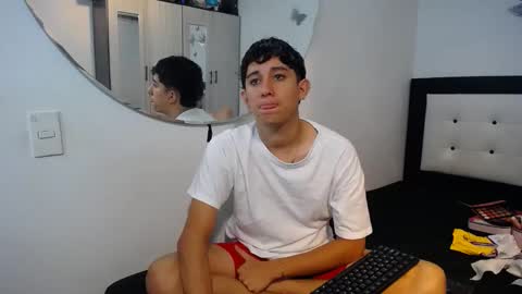 Snapshot of maximo_and_isa chatting on November 2025 04:01:02 AM -- maximo and isa -- online show from November 2025 04:01:02 AM