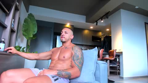 maximo_and_marcelo online show from November 2025 11:57:02 AM